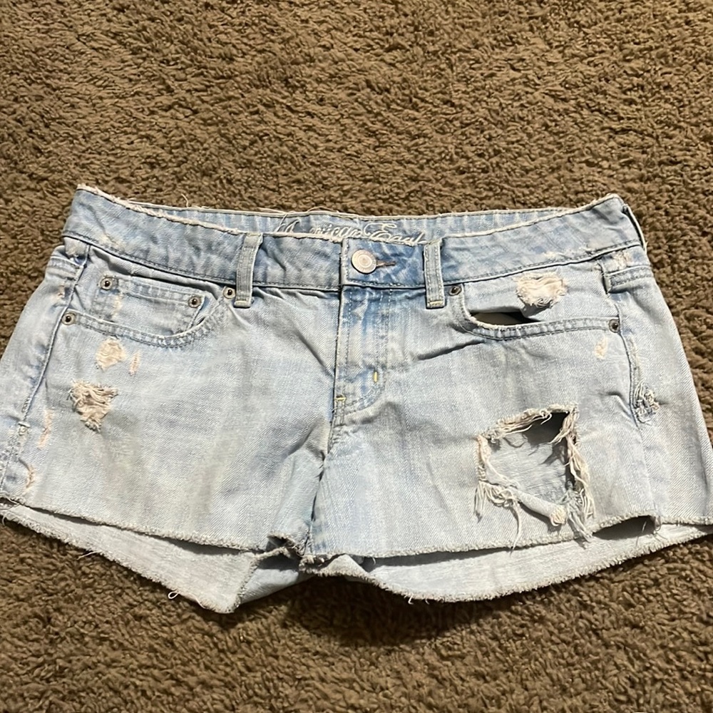 American Eagle distressed light denim jean shorts Sz 6